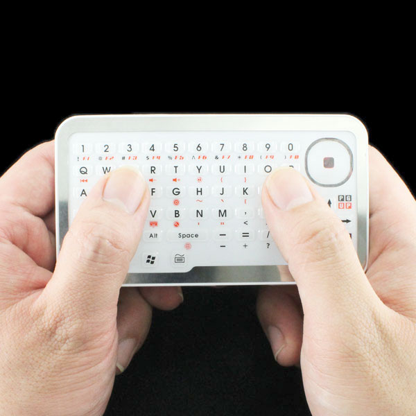【上海問屋限定販売】 携帯性抜群のキーボード　iPhoneやiPadにも対応 Bluetooth接続　コンパクトキーボード　販売開始