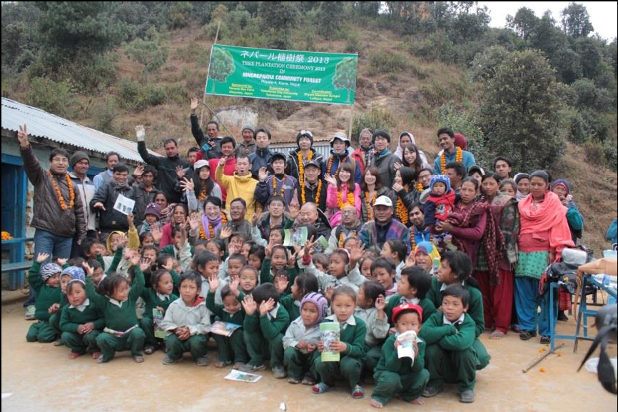 ～2013年度 ネパール支援活動のご報告～ 宮脇昭先生の指導のもと、命を守る森づくり 約140名が参加、ネパールでの植樹本数は述べ45万本に