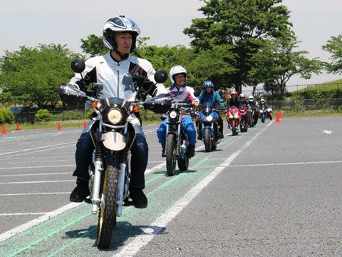 【For all Riders.】神奈川県警協力の無料ライディングスクール 第4回「ナップスライディングスクール」11月16日（土）開催 【参考調査】シニアライダーの2人に1人がライディングスクールへの参加を希望！？