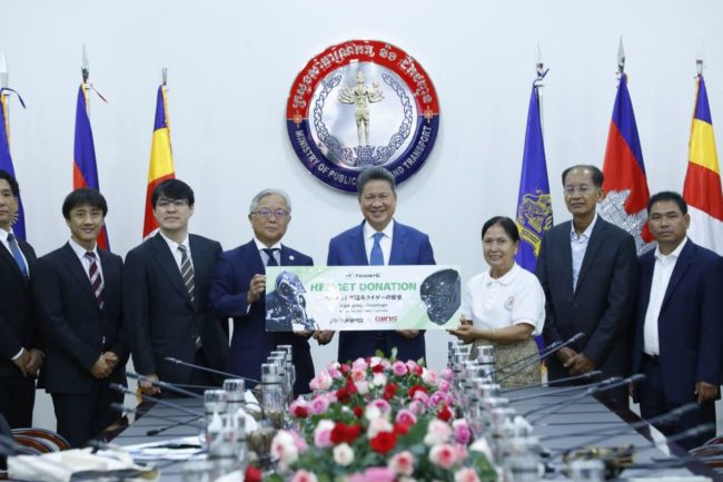 株式会社ナップスからカンボジア政府へのヘルメット寄贈式典が挙行されました。