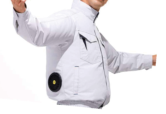 粉じん防爆（Ex tc ⅢC T135℃ Dc）ゾーン22対応〈業界初〉<br>ガス防爆（Ex nR ⅡC T4 Gc）ゾーン2対応<br>電動ファン付き作業服「クールファンEP-LIGHT<br>2026年4月末発売— 最大風量55 L/s —